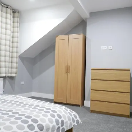 1 Bed Close To Arena Sleeps Up To 4 People F5 * ليدز