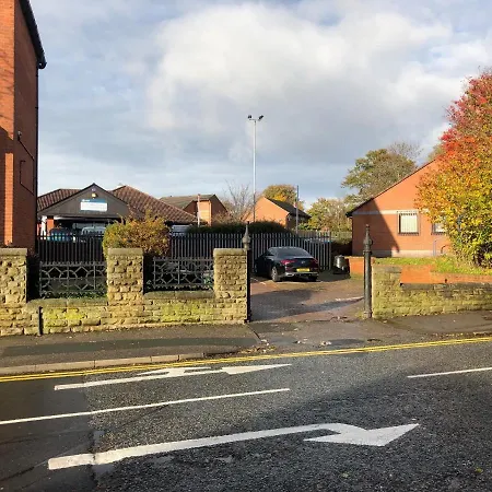 1 Bed Close To Leeds Arena Sleeps Up To 4 People F5 *
